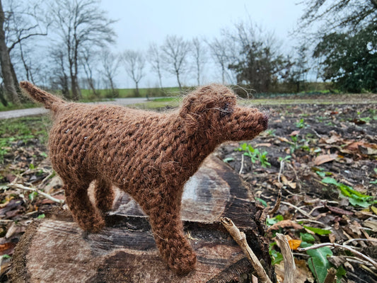 Handgebreide melk chocoladebruine Labrador Retriever met beweegbare kop, staart en pootjes
