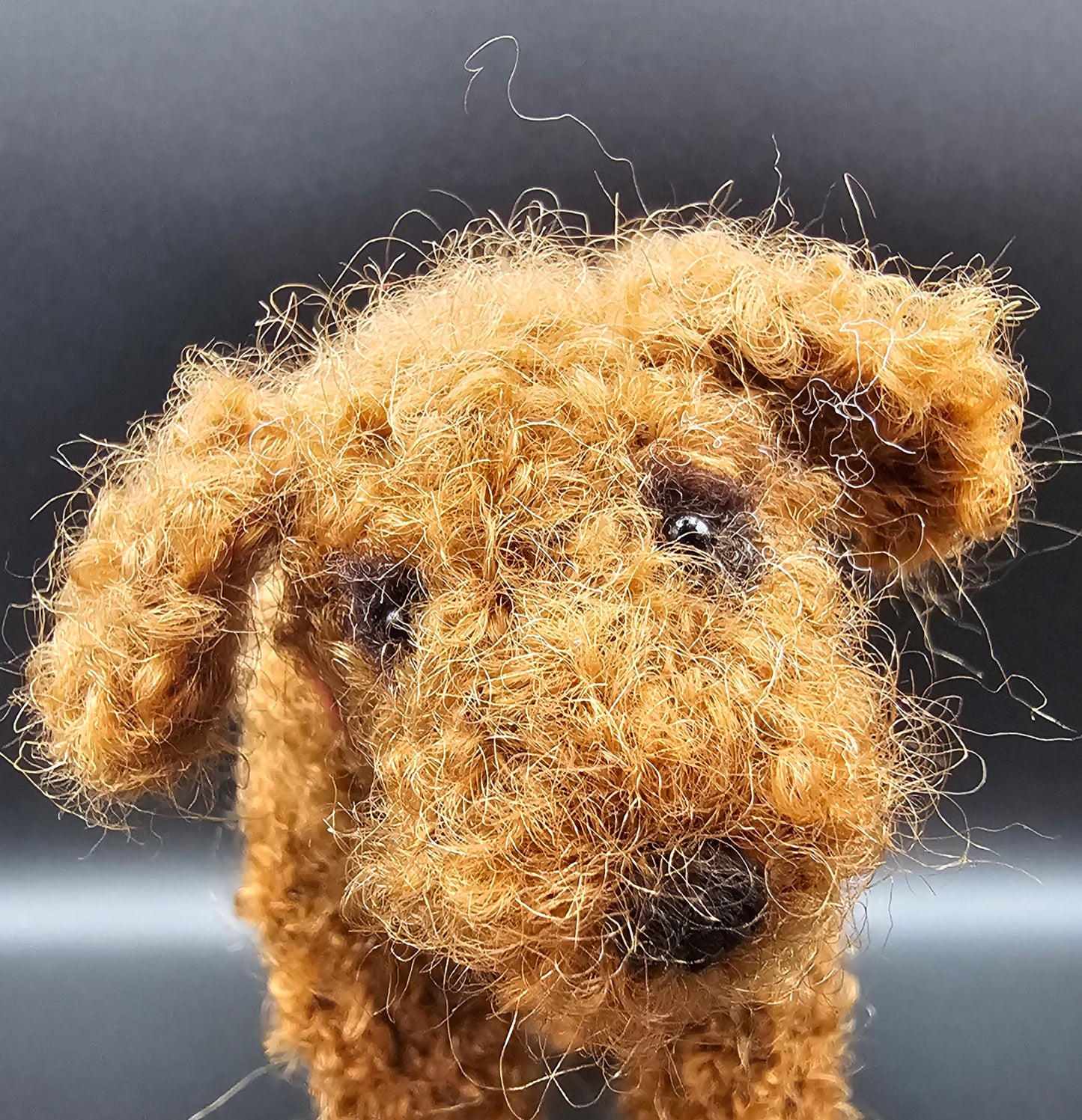 Handgebreide fox red Terrier met beweegbare kop, staart en pootjes